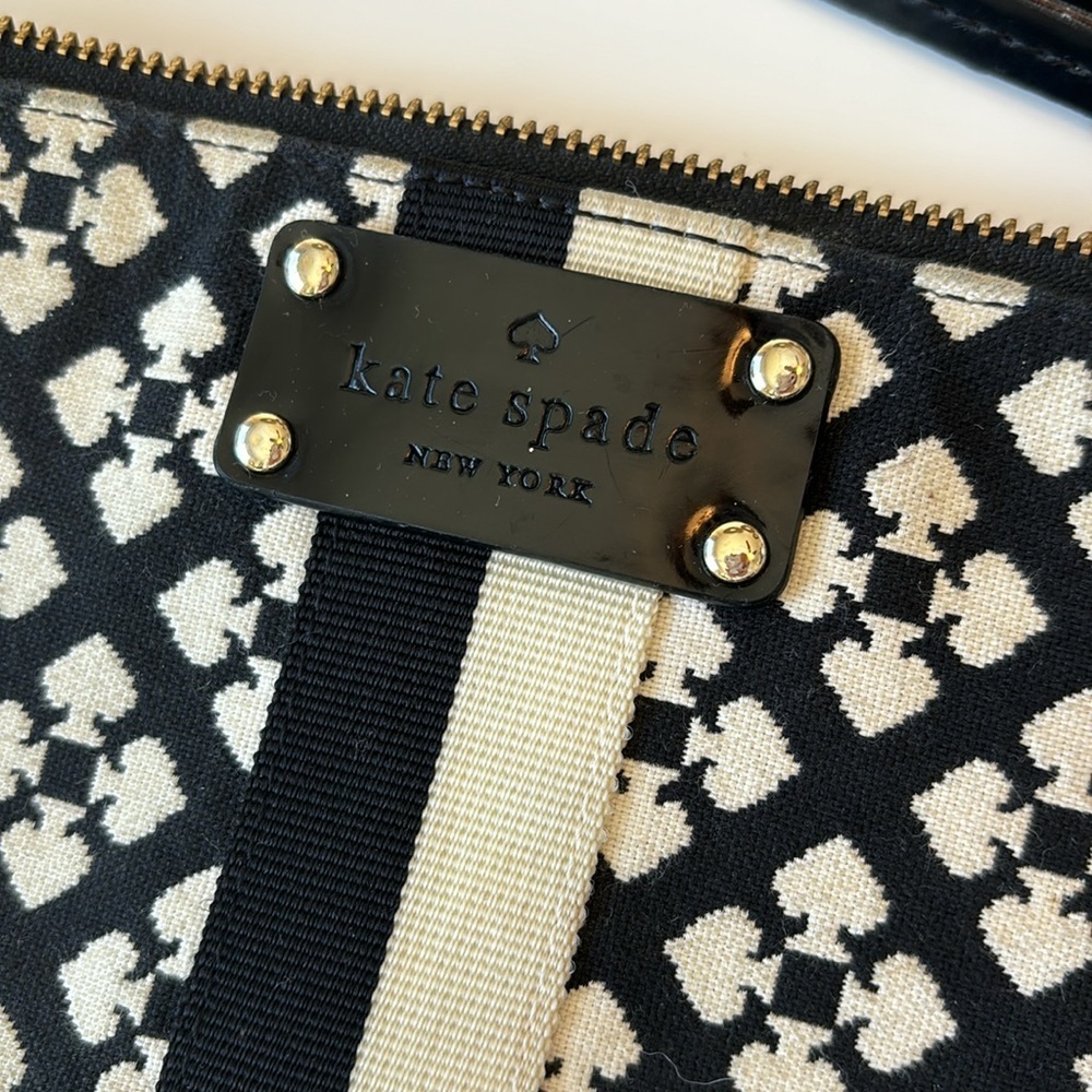 Kate Spade | Zippered Chrissy Wristlet - Picture 2 of 5